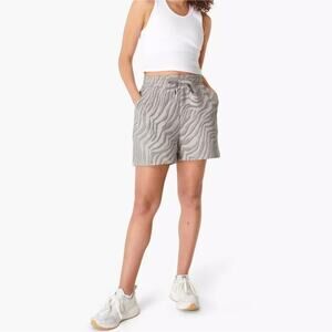 🔥 Sweaty Betty The Essentials Shorts Women's Size Small Light Grey Zebra Print